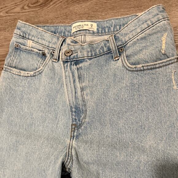 Abercrombie Fitch 90s Straight Ultra High Rise Jeans 28 6R Asym Button Light - Picture 4 of 7